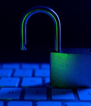 lock-and-keyboard-in-the-dark-with-light-reflectin-2026-03-08-22-57-30-utc.jpg