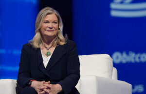 ‘Bitcoin Senator’ Blasts Democrats For Stalling Clarity Act