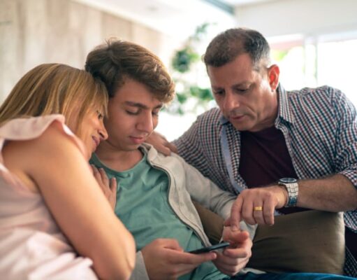 Meta Removes More Than 750,000 Under-16 Facebook, Instagram Accounts in Australia