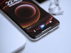 Apple in Talks to Pay Publishers for Siri AI Content